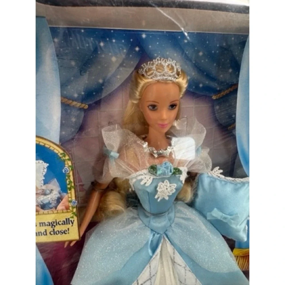 Vintage NEW Mattel 1997 Sleeping Beauty Barbie Doll Blue Gown Musical Pillow